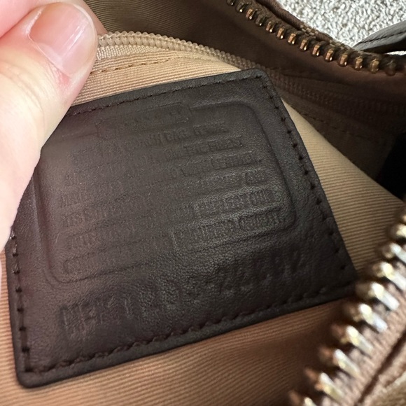 Coach vintage Y2K Legacy Courtney Signature hobo shoulder bag - Picture 6 of 6